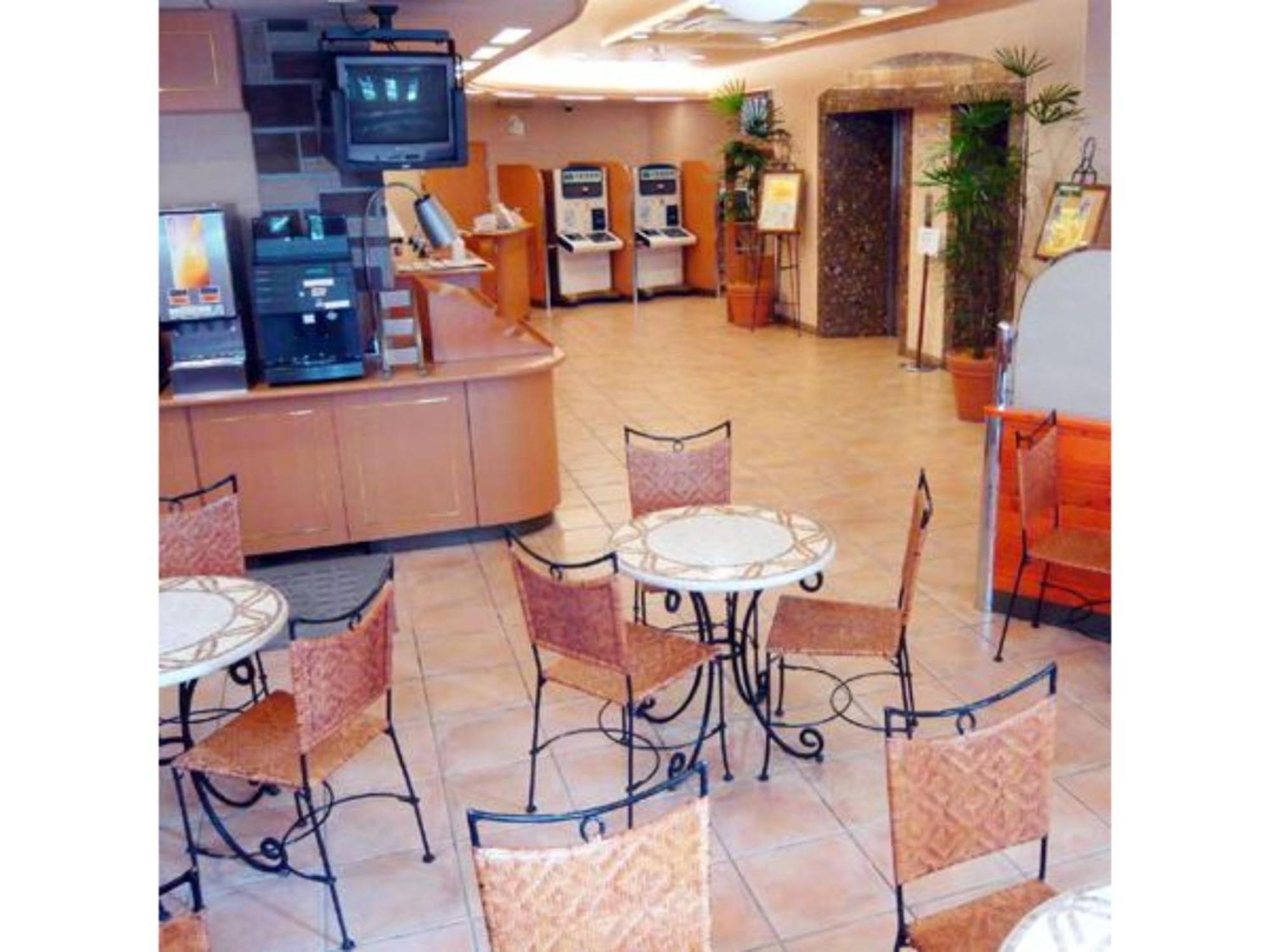 R&B Hotel Hakata Ekimae 1 - Vacation Stay 16386V Фукуока Экстерьер фото